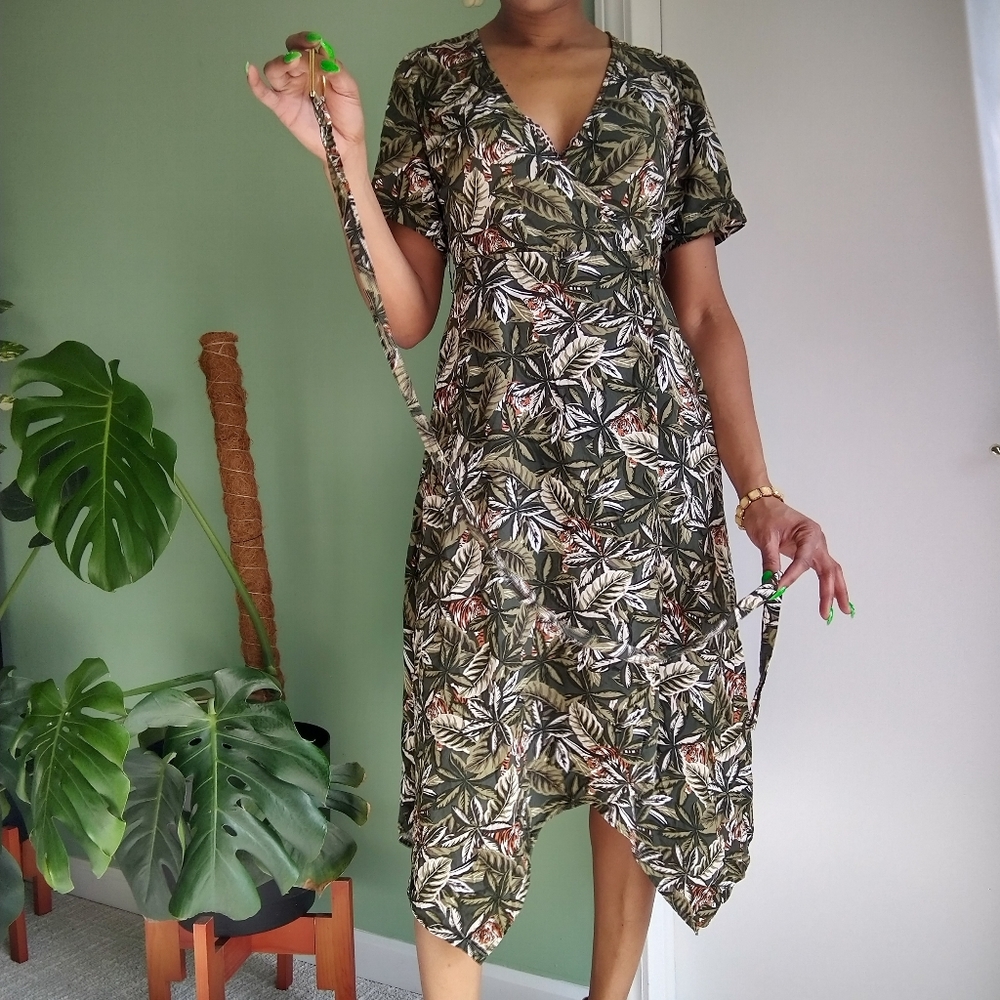 Banana republic's women green tiger printed handkerchief hem wrap dress - Picture 5 of 11